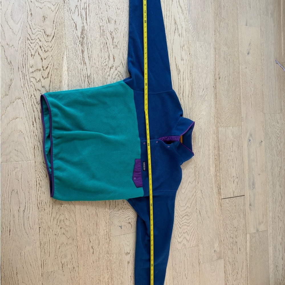 Patagonia Blue and Teal Pullover Fleece with Purple Accents